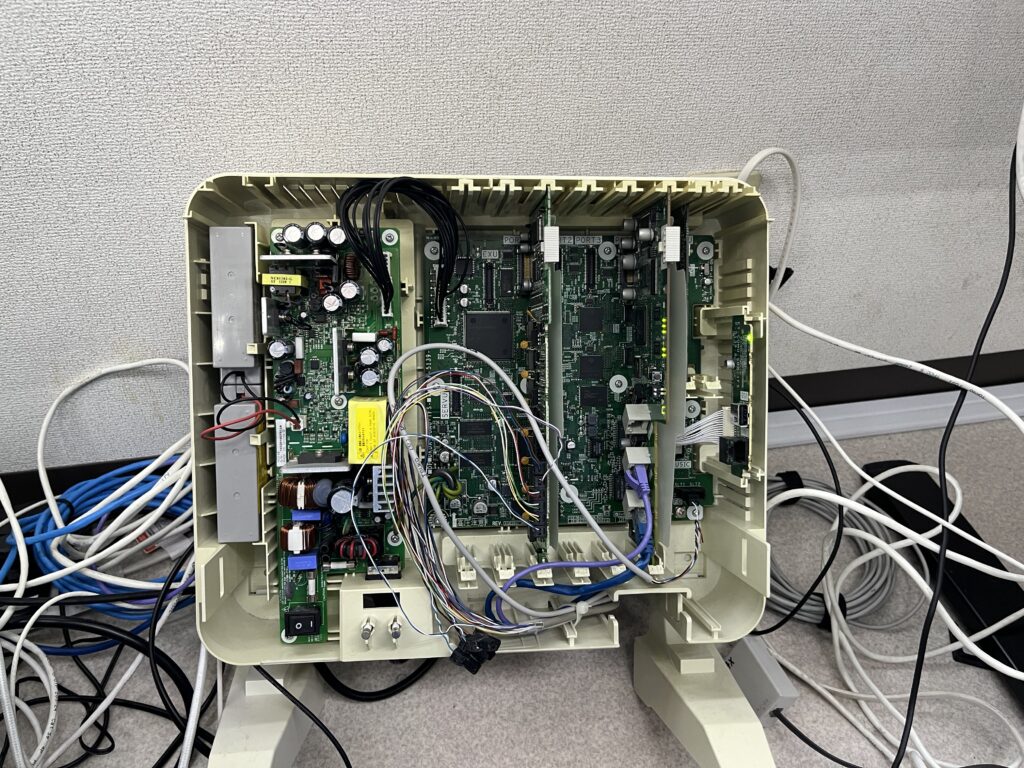 ビジネスホン主装置の基板結線